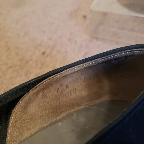 Vintage 1940s-1950s Black Suede Heels 6 - Picture 7 of 8